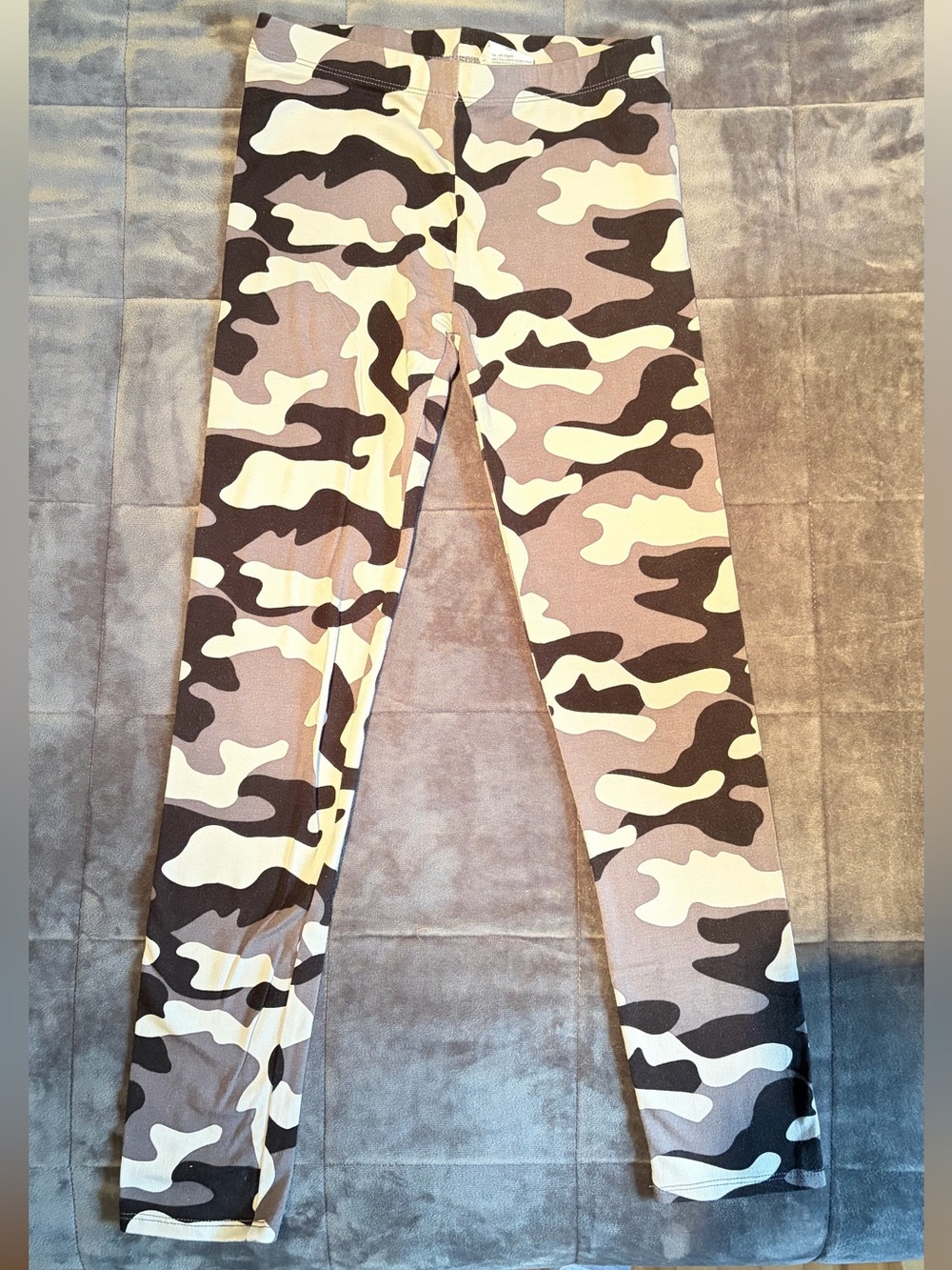 Kirkland Signature Girls Camouflage Print Leggings in Black, Gray, White